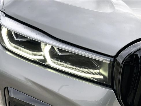 Used 2022 BMW 740i w/ M Sport Package image 26