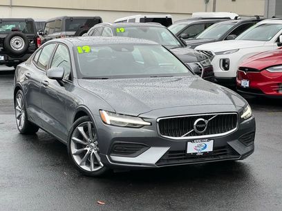 Used 2019 Volvo S60 T6 Momentum w/ Multimedia Package