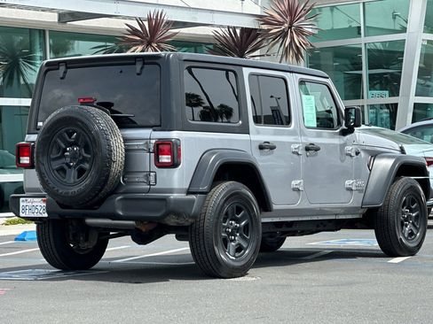 Used 2018 Jeep Wrangler Unlimited Sport AWD/4WD image 4