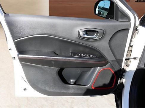 Used 2019 Jeep Compass Trailhawk w/ Cold Weather Group image 10