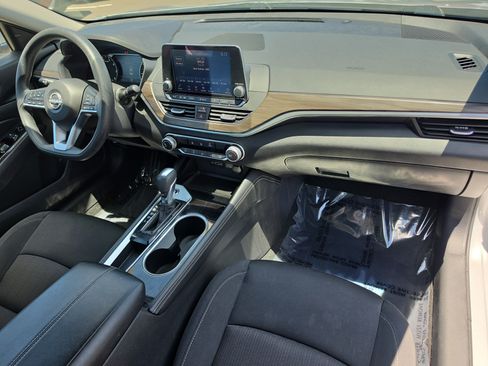 Used 2023 Nissan Altima 2.5 SV FWD image 11