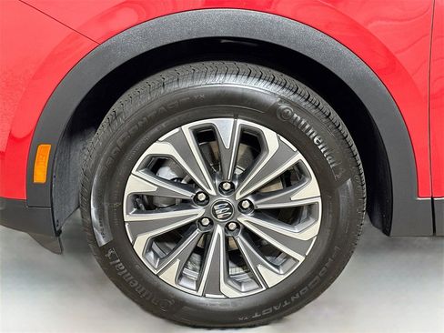 Certified 2025 Buick Envision Preferred image 30