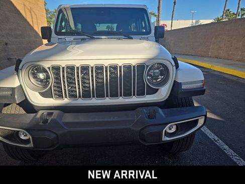 Used 2025 Jeep Wrangler Sahara image 2