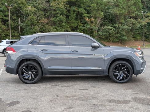 Used 2023 Volkswagen Atlas Cross Sport SE w/ Panoramic Sunroof Package FWD image 10