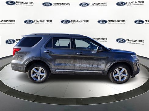 Used 2017 Ford Explorer XLT image 6
