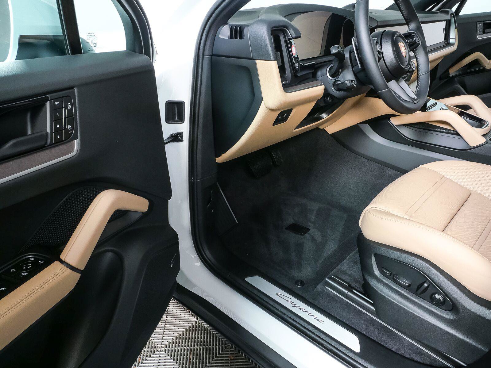 New 2026 Porsche Cayenne Coupe AWD/4WD image 8
