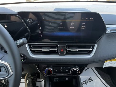New 2025 Chevrolet TrailBlazer LT w/ LT Cold Weather Package FWD image 19