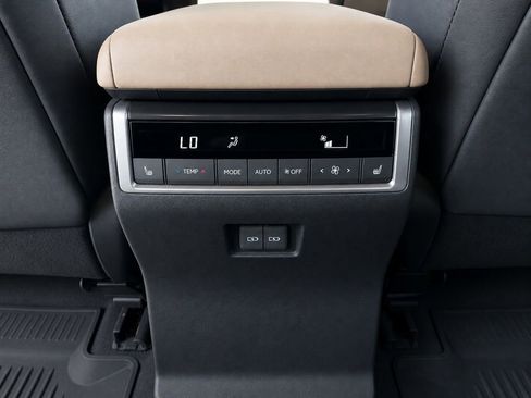 Used 2024 Lexus GX 550 w/ Accessory Package (2T) AWD/4WD image 17