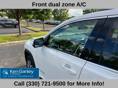 Used 2023 GMC Acadia SLT w/ Preferred Package AWD/4WD image 23
