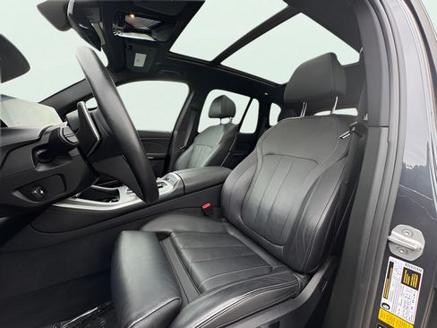 Used 2019 BMW X5 xDrive50i w/ Parking Assistance Package AWD/4WD image 7