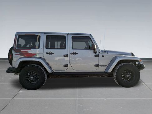 Used 2017 Jeep Wrangler Unlimited Sahara image 7