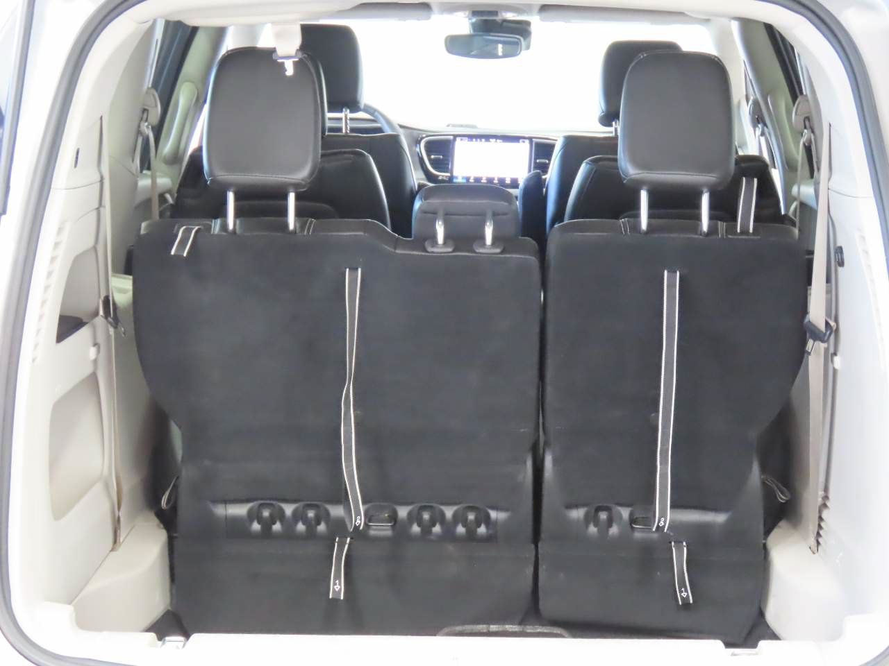 Used 2024 Chrysler Pacifica Touring-L FWD image 16