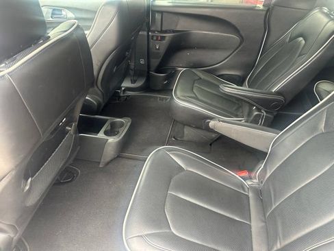 Used 2026 Chrysler Pacifica Limited FWD image 14