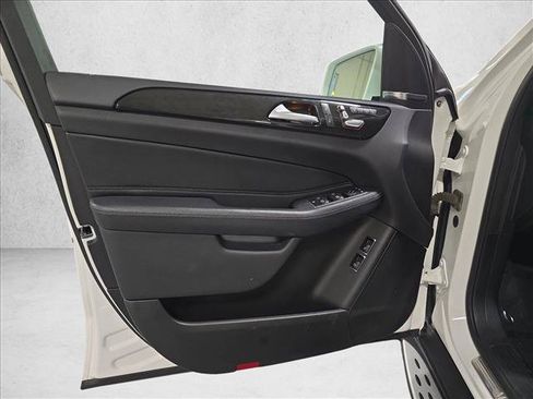 Used 2019 Mercedes-Benz GLS 450 4MATIC image 29
