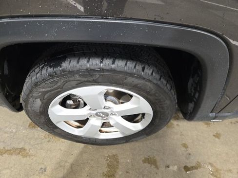 Used 2018 Jeep Compass Latitude w/ Cold Weather Group AWD/4WD image 10