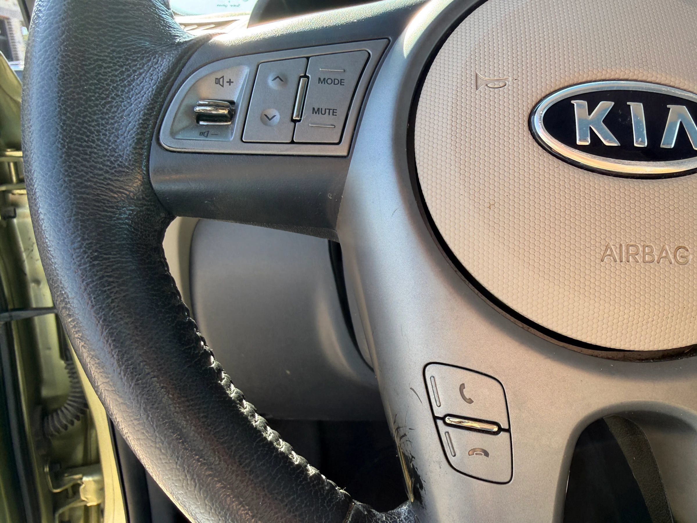 Used 2010 Kia Soul ! FWD image 12