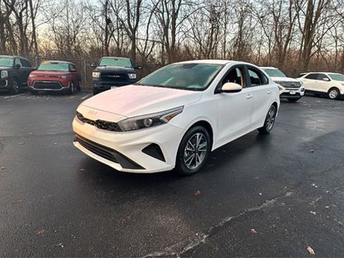 Used 2024 Kia Forte LXS image 2