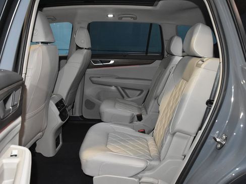 Certified 2025 Volkswagen Atlas SEL Premium R-Line image 16