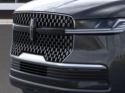 New 2026 Lincoln Navigator Reserve AWD/4WD image 17