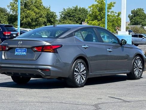 Used 2025 Nissan Altima 2.5 SV FWD image 4