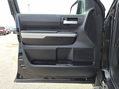 Used 2020 Toyota Tundra SR5 w/ SR5 Convenience Package AWD/4WD image 12