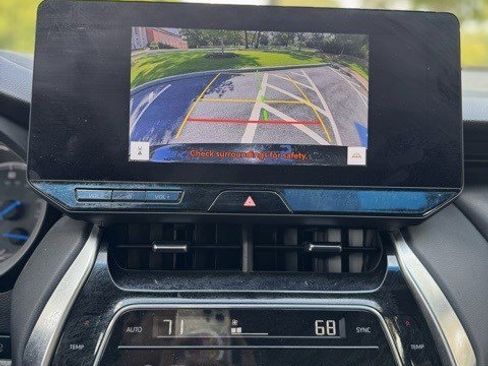 Used 2023 Toyota Venza XLE image 14