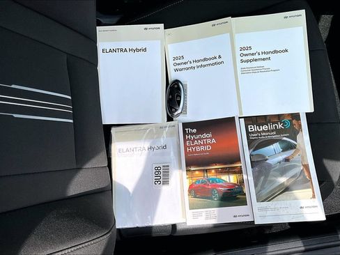 Certified 2025 Hyundai Elantra SEL FWD image 12