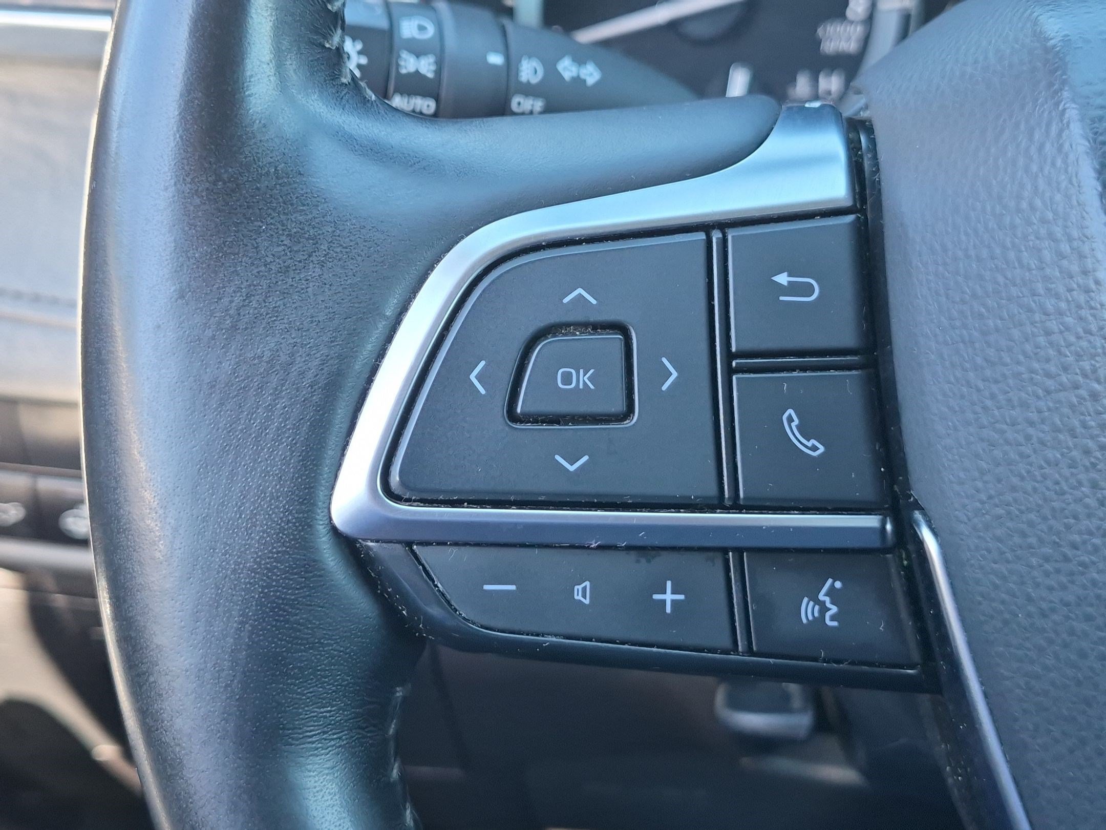 Used 2021 Toyota Highlander Limited FWD image 18