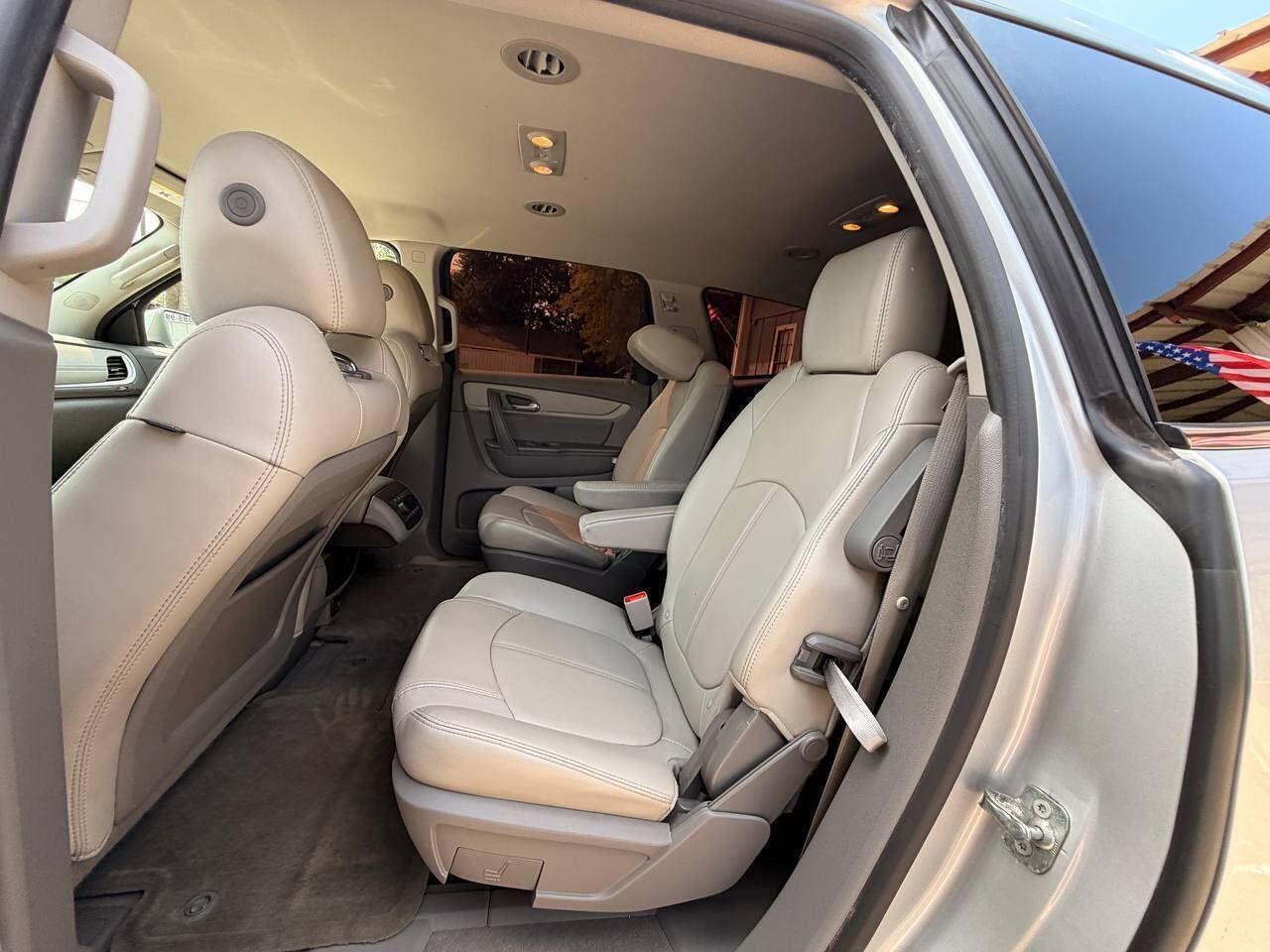 Used 2017 Chevrolet Traverse LT FWD image 17