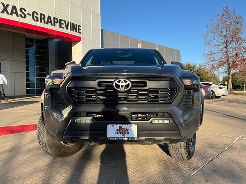 Used 2025 Toyota Tacoma TRD Off-Road image 4