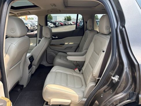 Used 2019 GMC Acadia Denali w/ Technology Package AWD/4WD image 15