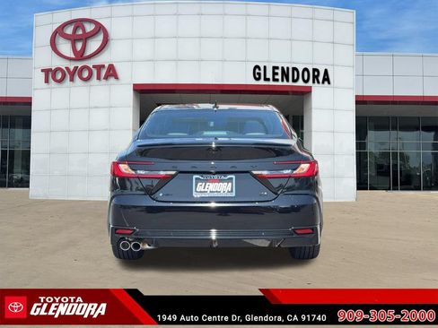 New 2026 Toyota Camry Hybrid FWD image 9
