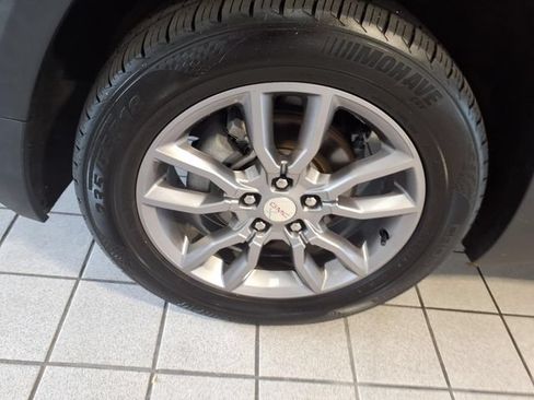 Used 2022 GMC Terrain SLT AWD/4WD image 5