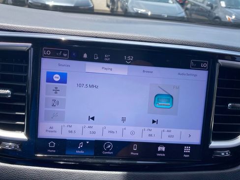 Used 2024 Chrysler Pacifica Touring-L FWD image 23
