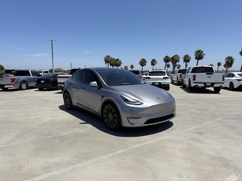 Used 2025 Tesla Model Y Performance AWD/4WD image 4