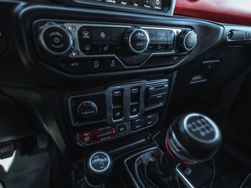 Used 2020 Jeep Wrangler Rubicon AWD/4WD image 16