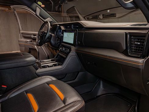 Used 2025 GMC Sierra 2500 AT4 image 15