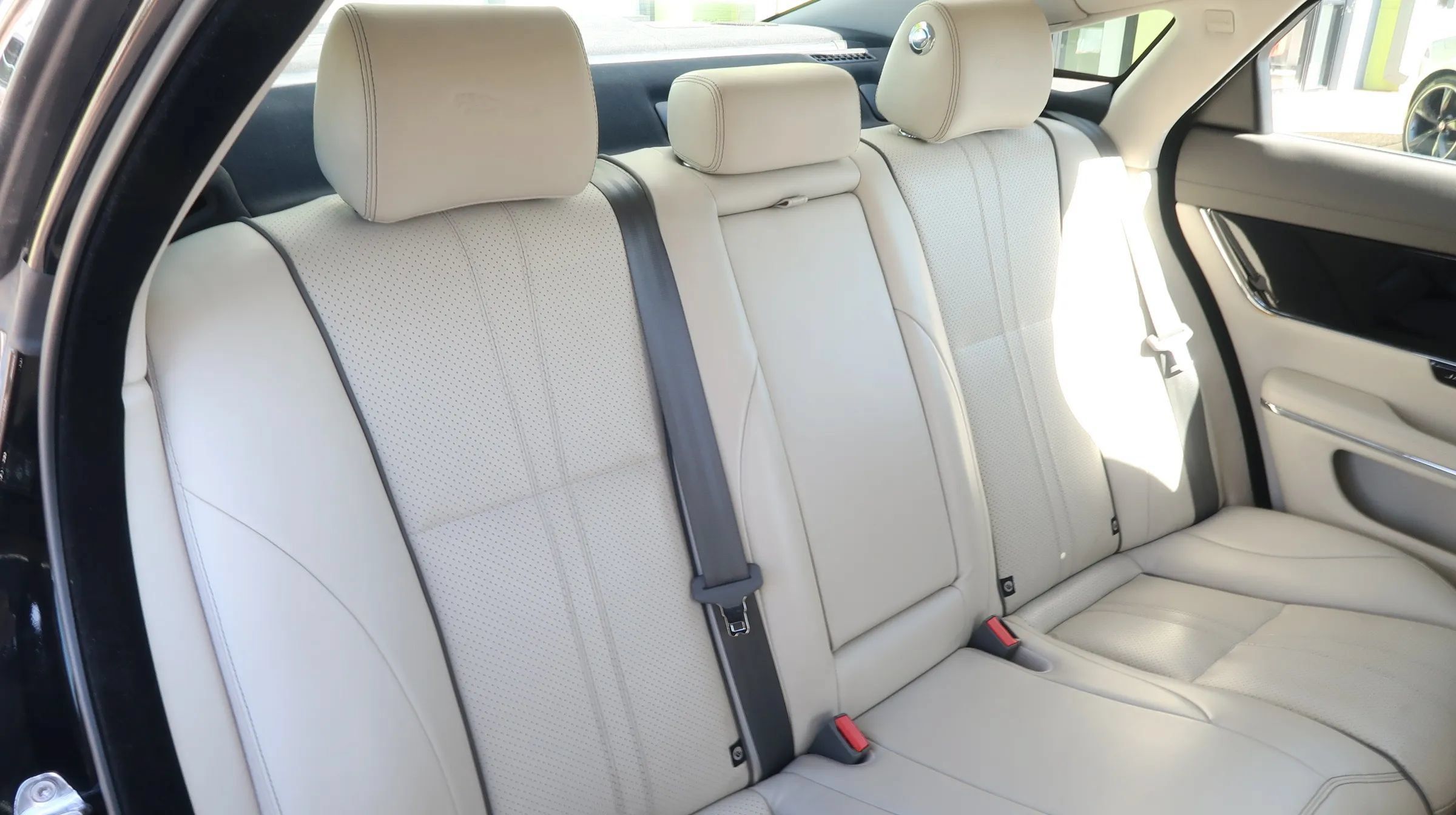 Used 2017 Jaguar XJ R-Sport RWD image 24