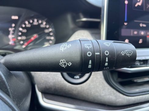 Used 2023 Jeep Compass Latitude image 21