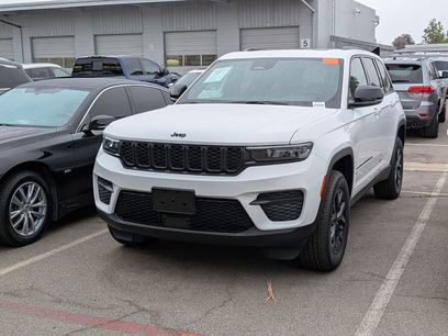 Used 2025 Jeep Grand Cherokee Altitude