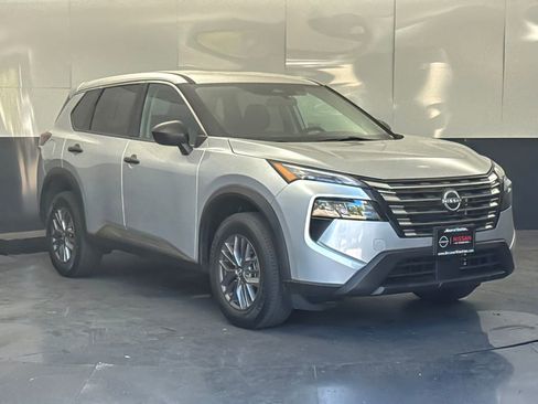 Used 2024 Nissan Rogue S AWD/4WD image 1