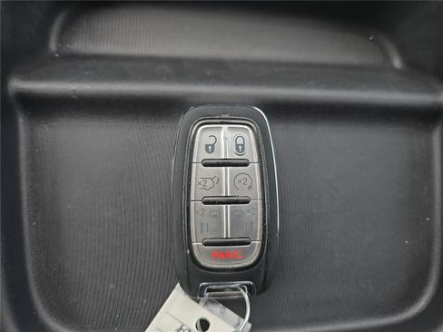 Used 2018 Chrysler Pacifica Touring-L w/ Advanced Safetytec Group FWD image 28