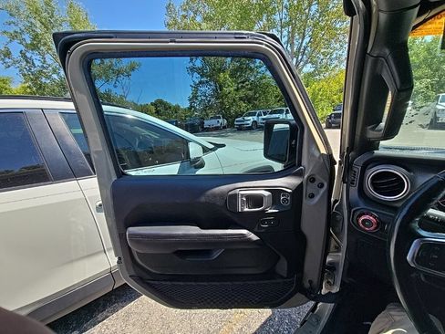 Used 2022 Jeep Wrangler Unlimited Rubicon w/ Steel Bumper Group AWD/4WD image 19