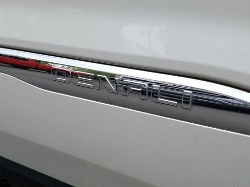 Used 2018 GMC Acadia Denali w/ Technology Package AWD/4WD image 40