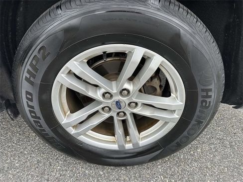 Used 2020 Ford Explorer XLT w/ Comfort Package image 38