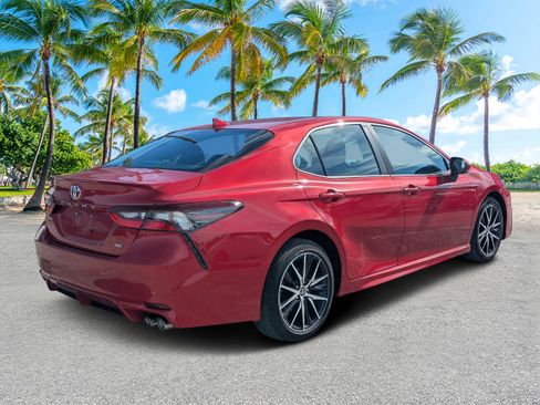 Used 2023 Toyota Camry SE FWD image 3