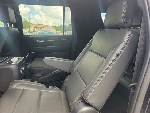 Used 2023 GMC Yukon XL Denali AWD/4WD image 14