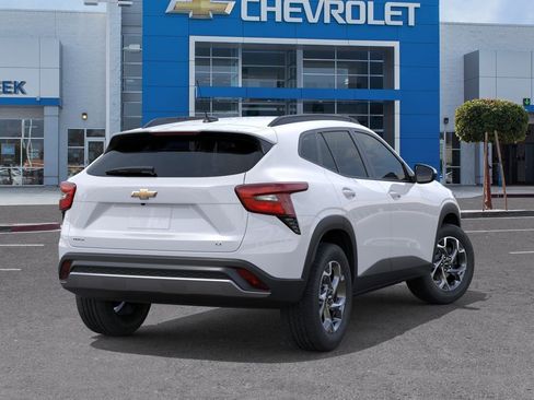 New 2026 Chevrolet Trax LT w/ LT Convenience Package FWD image 4