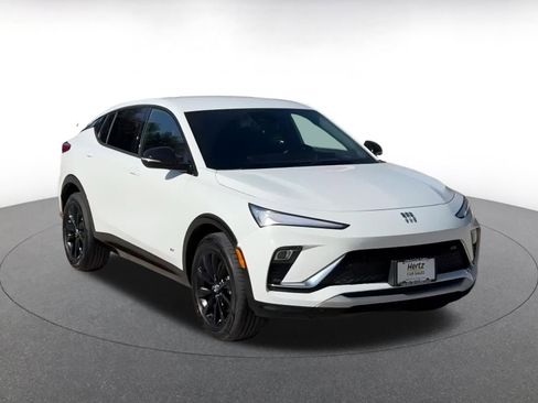 Used 2025 Buick Envista Sport Touring image 3