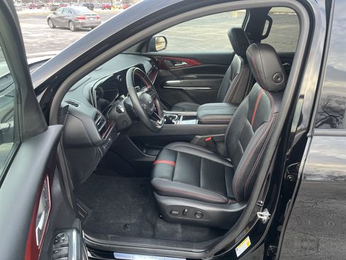 Used 2025 Chevrolet Traverse RS w/ LPO, Floor Liner Package image 9